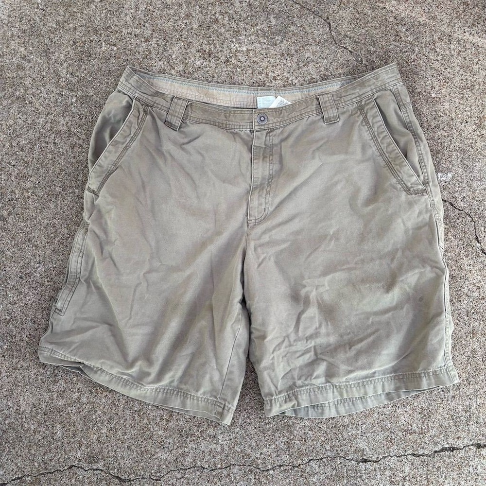 Vintage Columbia Men's Khaki Chino Shorts‎ Size 42 Beige Casual Summer Wear
